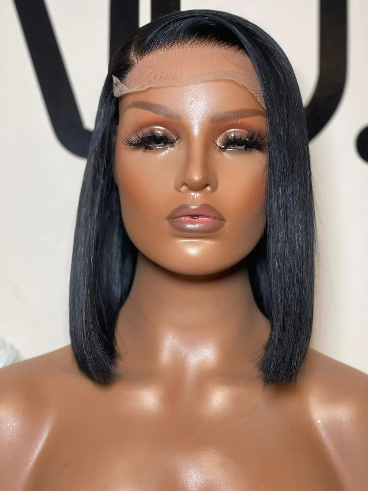 Uzo - 10" Jet black bob with closure